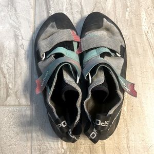 La Sportiva womens Aragon rock climbing shoes size 39